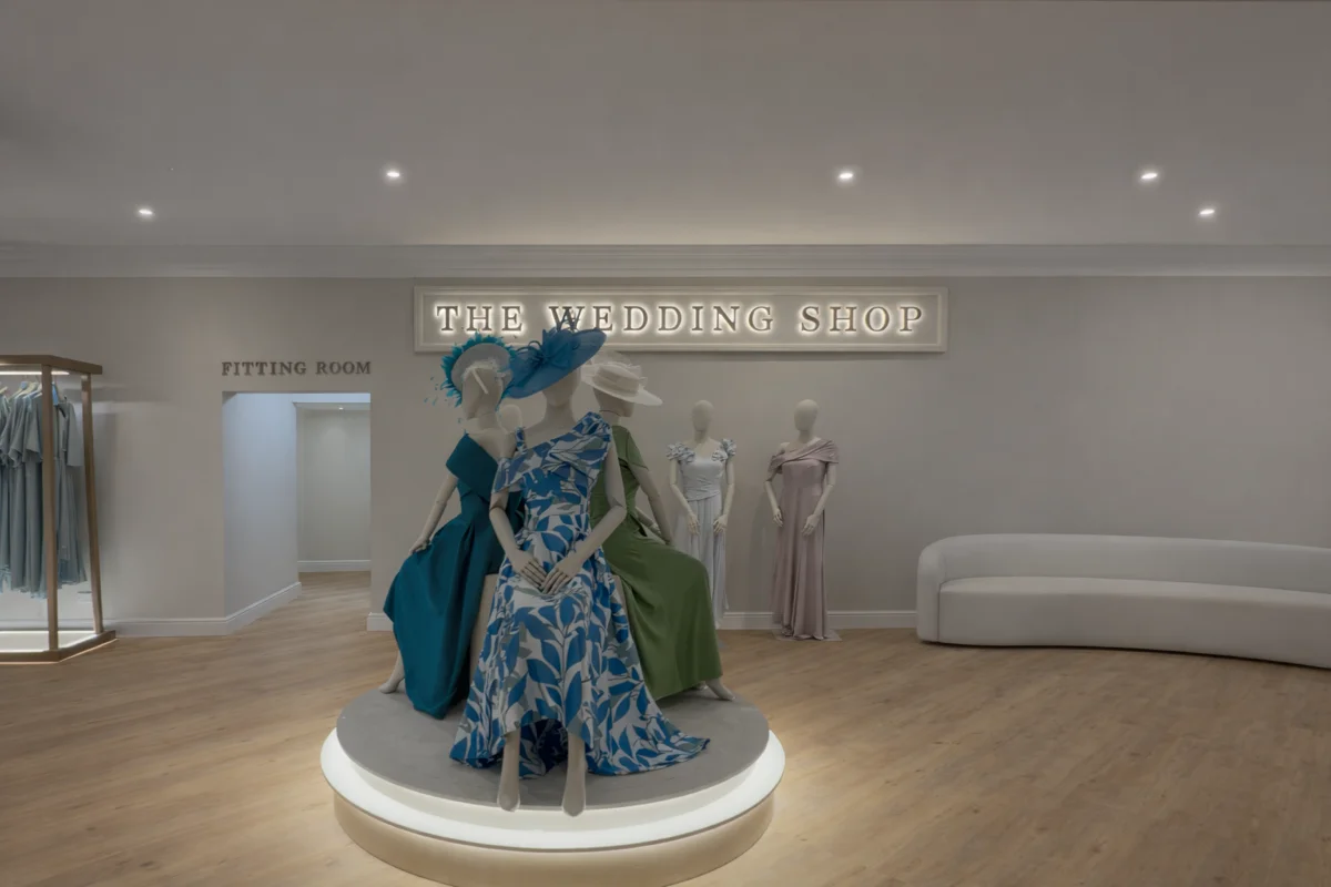 Bespoke halo-illuminated mannequin stand for retail display