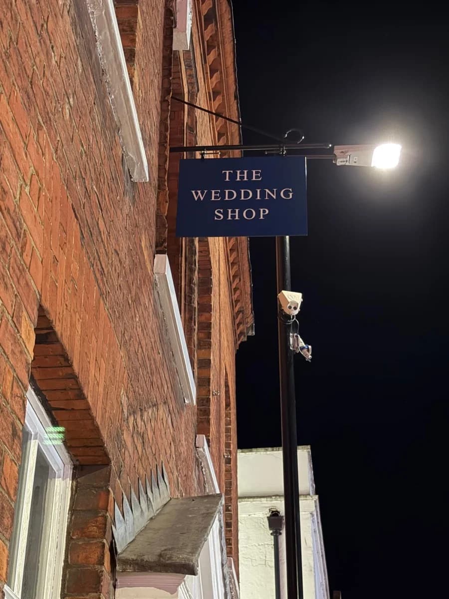 Illuminated mannequin stand with tiered display